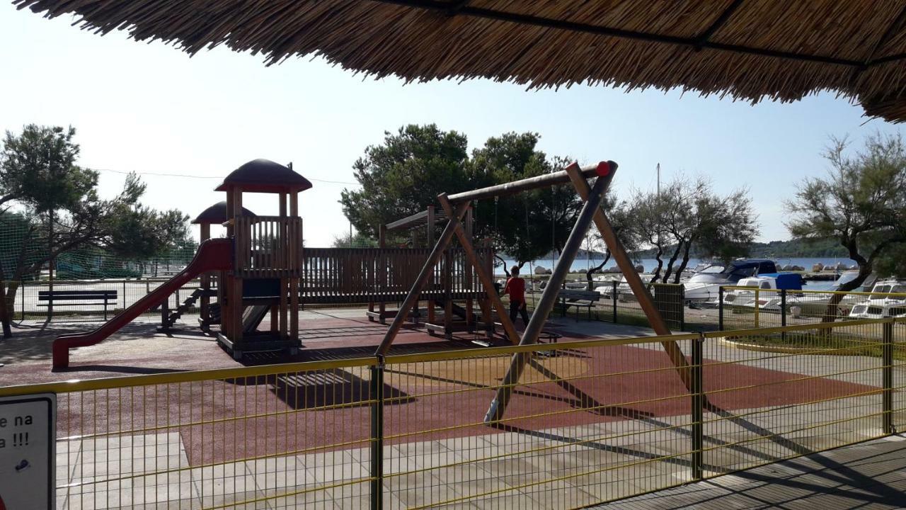 Apartman Alica Srima Βόντιτσε Εξωτερικό φωτογραφία